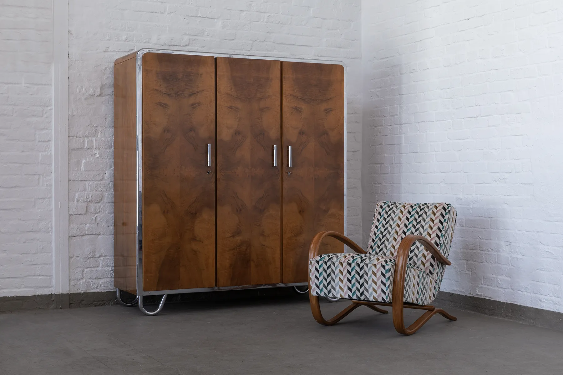 1930s wardrobe cabinet in Bauhaus style by Rudolf Vichr