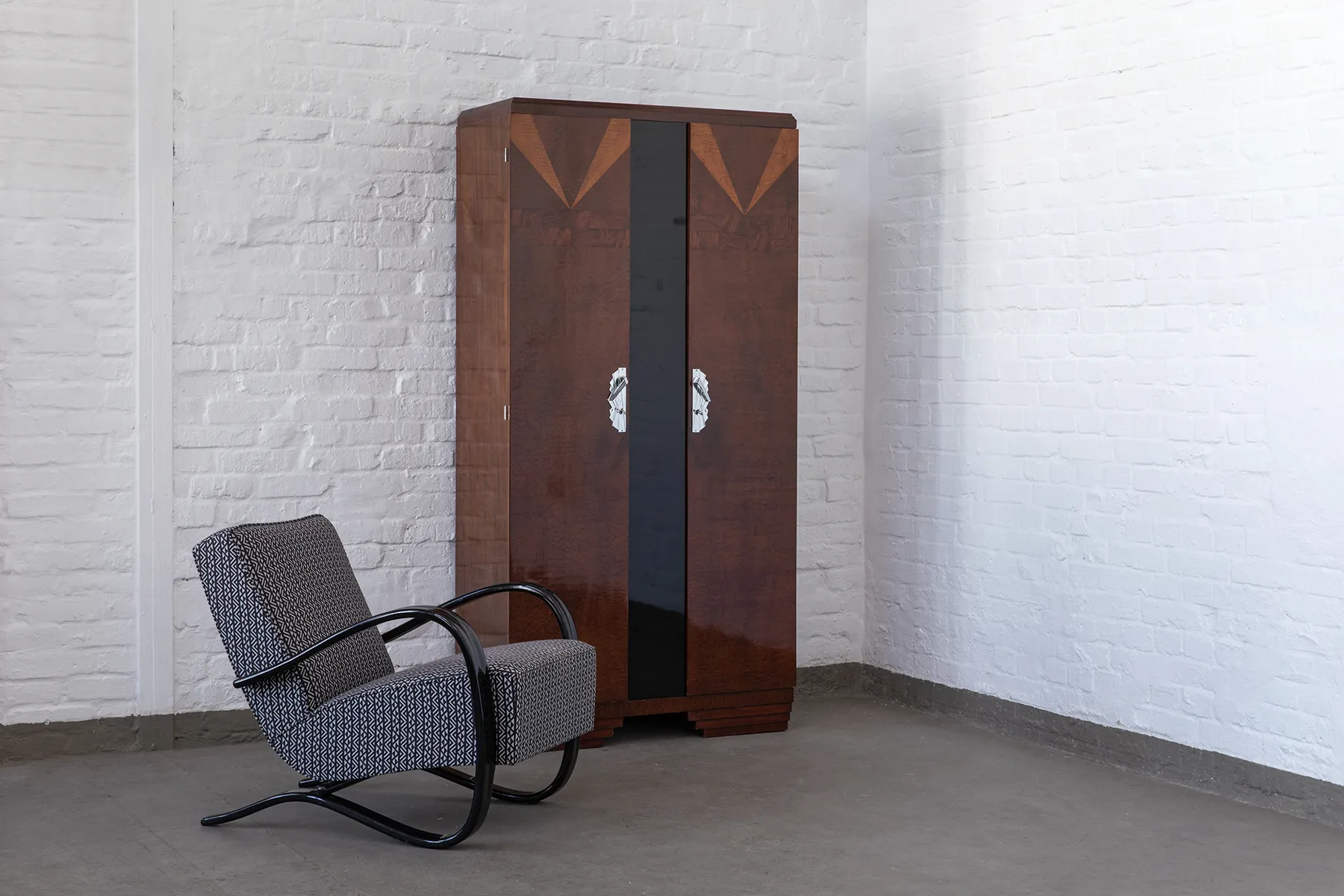 1930s wardrobe cabinet in Bauhaus style by Rudolf Vichr