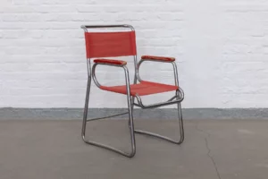 Original Czechoslovak functionalist tubular steel chair designed by František Berger for Hynek Gottwald, circa 1932. Chrome-plated tubular steel frame with original red iron-yarn seat and backrest.