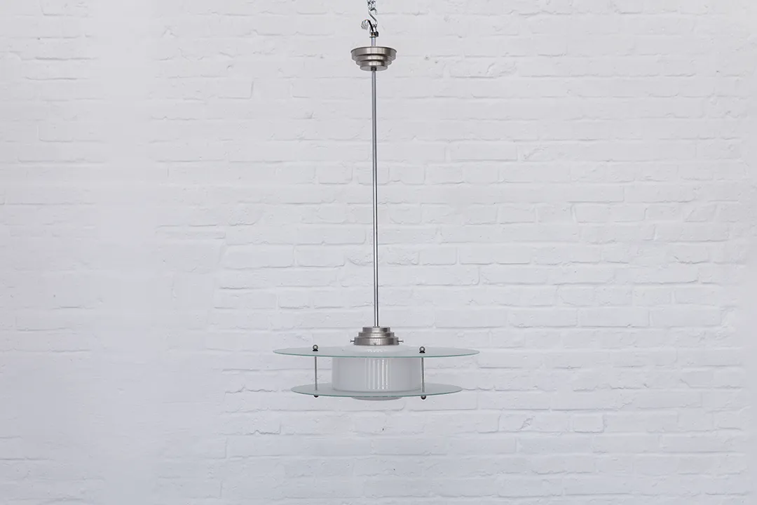 kademo-store-haengeleuchte-giso-gispen-1930er-bauhaus-078I01 1930s modernist chandelier made of nickel-plated brass with three vertically arranged cylindrical shades in opalglas; a striking example of functional yet decorative German lighting design.
