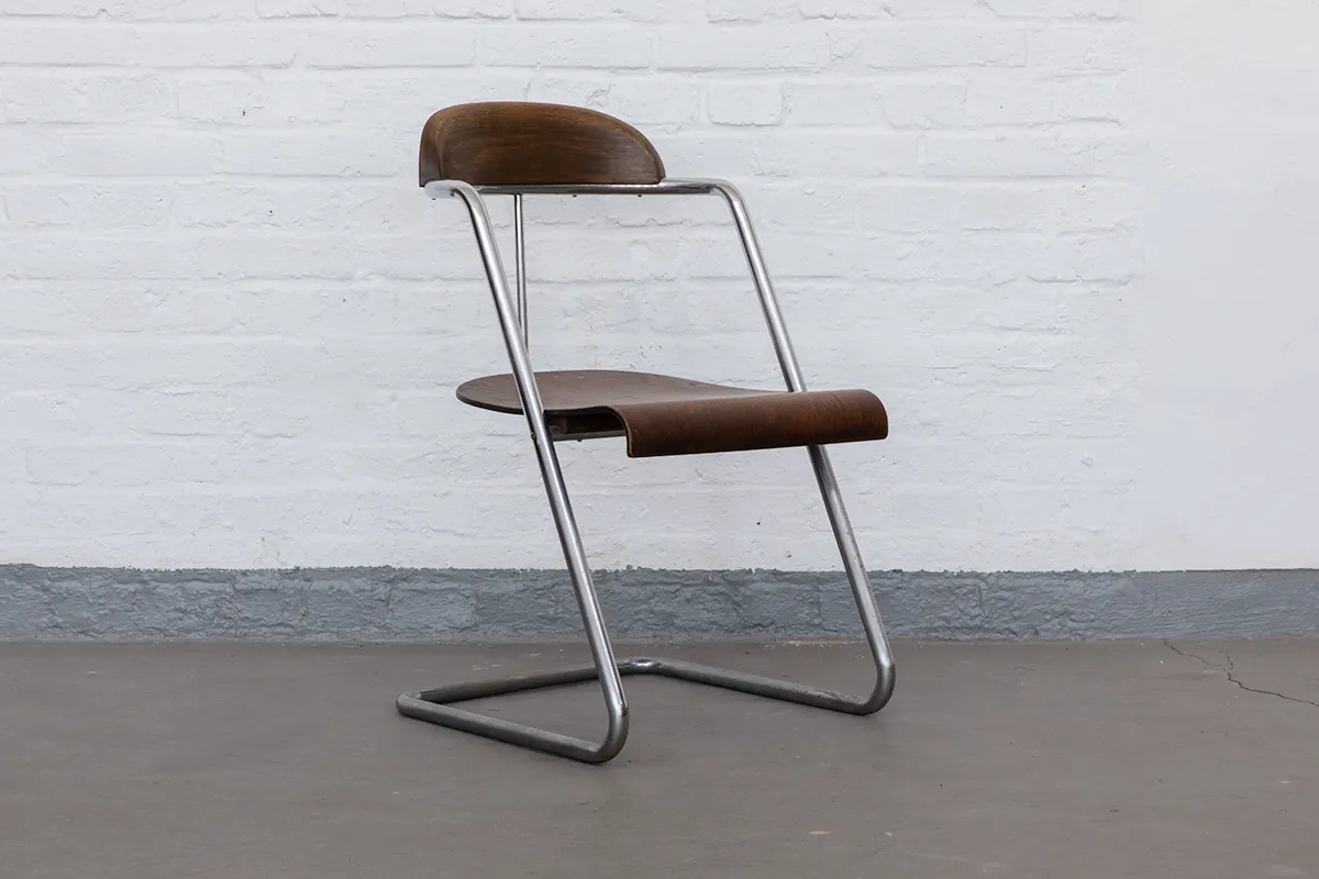 kademo-store-halabala-freischwinger-h138-stahlrohrstuhl-1930er-134I01 Original Halabala Stuhl von UP Závody, Bauhaus-Stil, 1930er Jahre. Verchromtes Stahlrohrgestell mit ergonomischem Sitz und Rückenlehne in ausgezeichnetem Originalzustand.