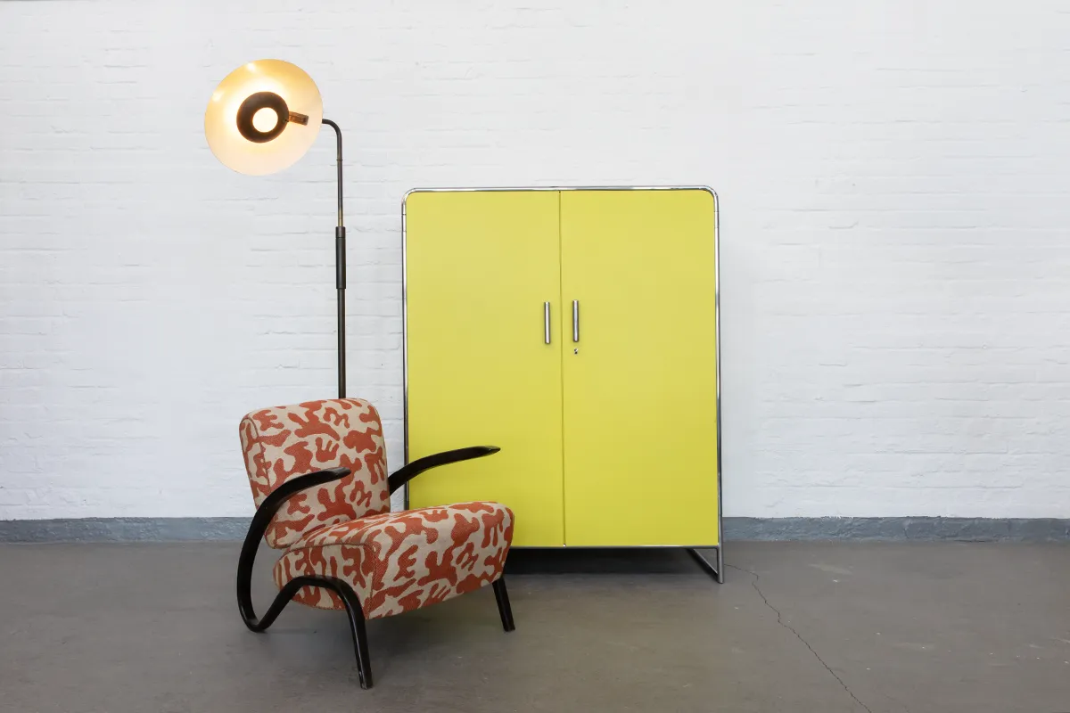 kademo-store-thonet-mundus-kleiderschrank-bauhaus-gelb-1930er-129I02 Rare half-height Bauhaus wardrobe by John Hagemann for Thonet-Mundus, ca. 1934. Chrome-plated tubular steel and vivid yellow lacquered wood.