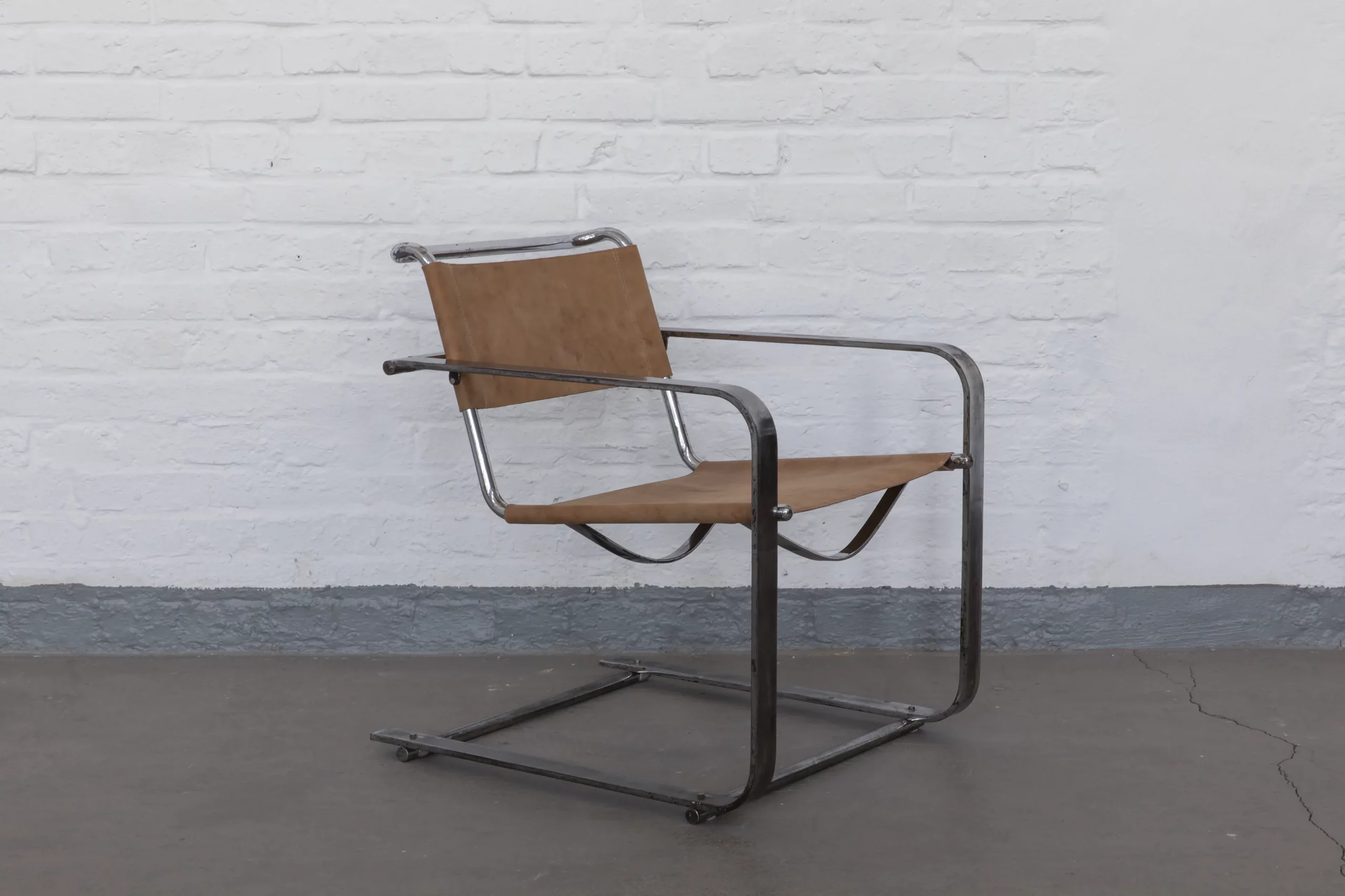 Cantilever armchair by SAB, Prague, ca. 1932. Nickel-plated flatsteel and tubular steel frame, historic patinated leather upholstery, avant-garde Czech modernism.