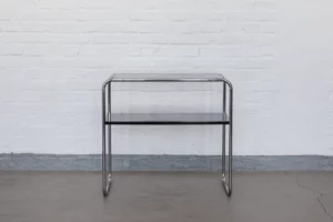 1930s Bauhaus tubular steel shelf with nickel-plated tubular steel frame and original black lacquered wooden shelves, professionally restored.