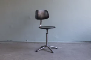 Original 1950s Mid Century swivel chair with height-adjustable metal base and black lacquered beechwood seat and backrest.