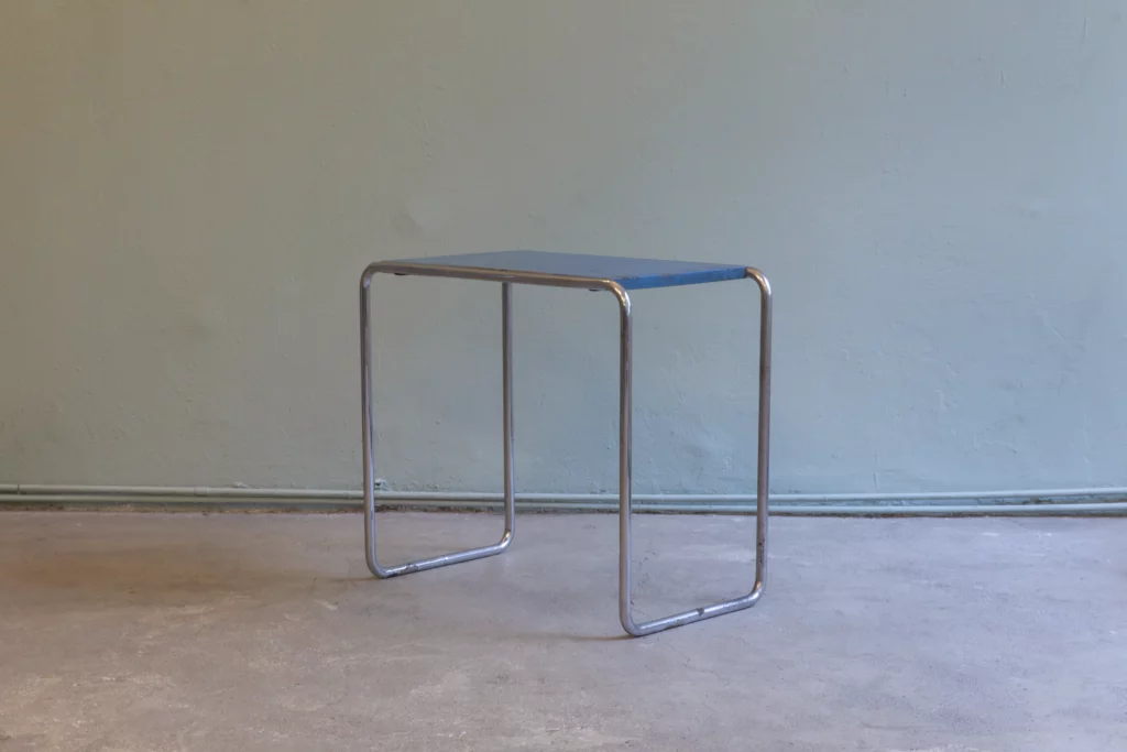 Original 1930s B9 side table by Marcel Breuer with a blue wooden top and chrome-plated tubular steel frame.