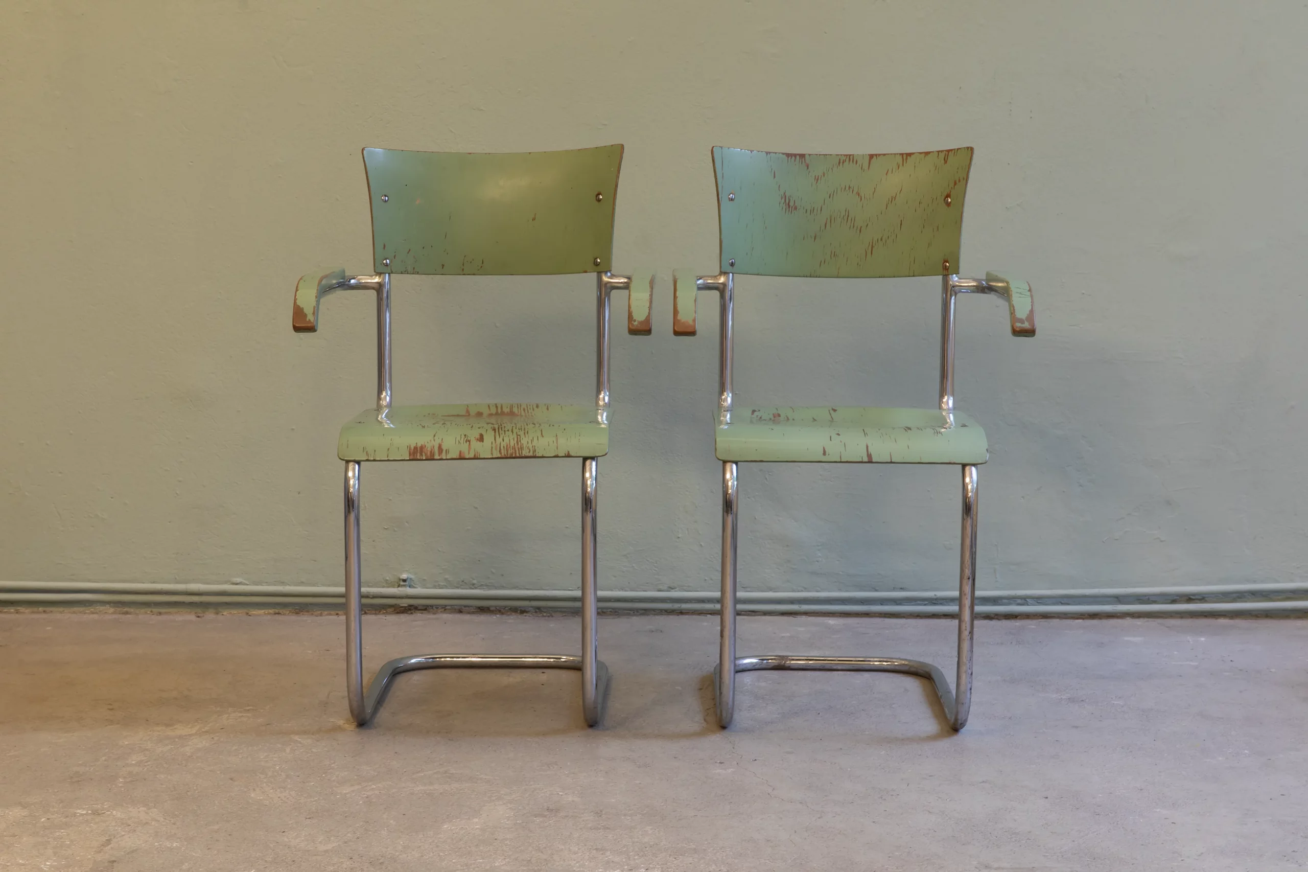 Original Mart Stam B43F cantilever chair by Slezák from the 1930s. Chrome-plated tubular steel, original reseda green finish and authentic vintage condition.